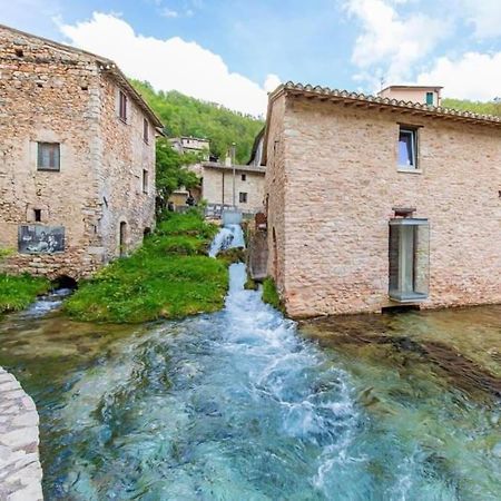 Casa Vacanze Fonte Del Menotre Foligno Buitenkant foto