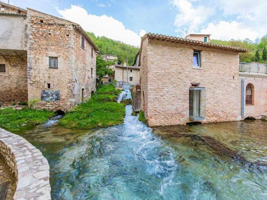 Casa Vacanze Fonte Del Menotre Foligno Buitenkant foto