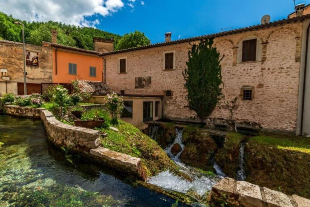 Casa Vacanze Fonte Del Menotre Foligno Buitenkant foto