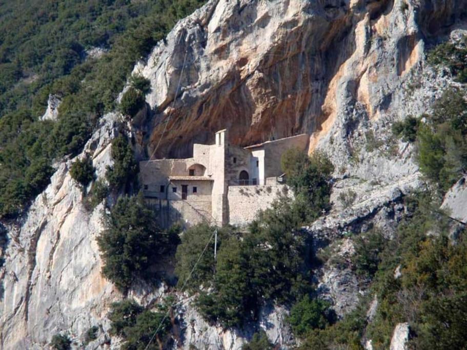 Casa Vacanze Fonte Del Menotre Foligno Buitenkant foto